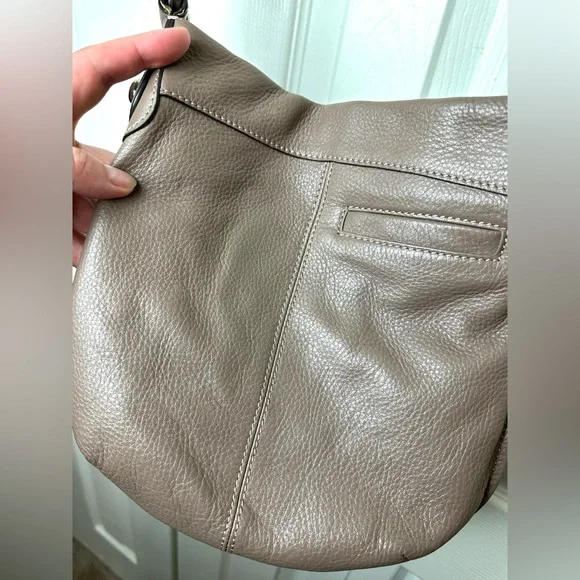 B. MAKOWSKY Crossbody Purse Taupe Tan Beige Brown Leather Handbag Buckle Pockets - Picture 14 of 16